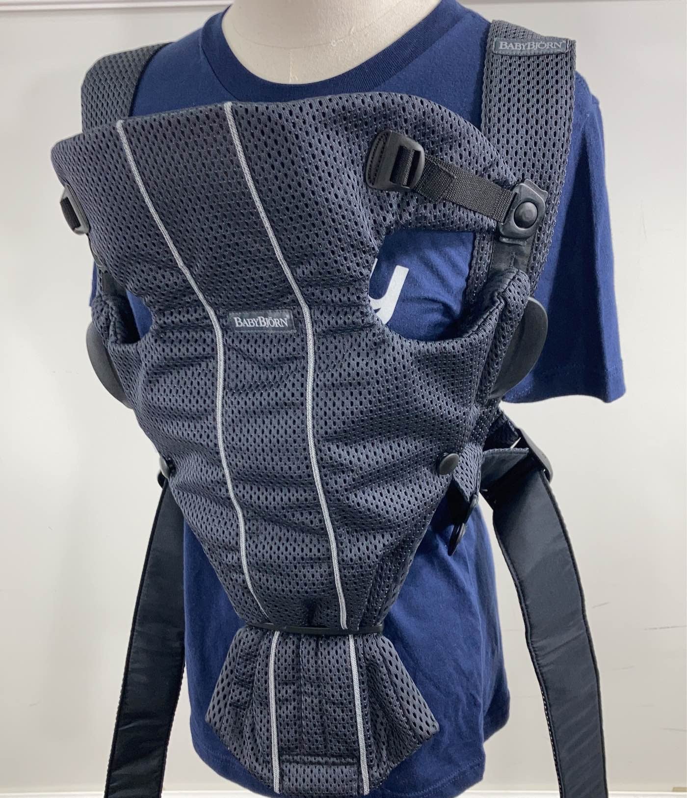 BabyBjorn Baby Carrier Mini, Navy Blue 3D Mesh - Image 4