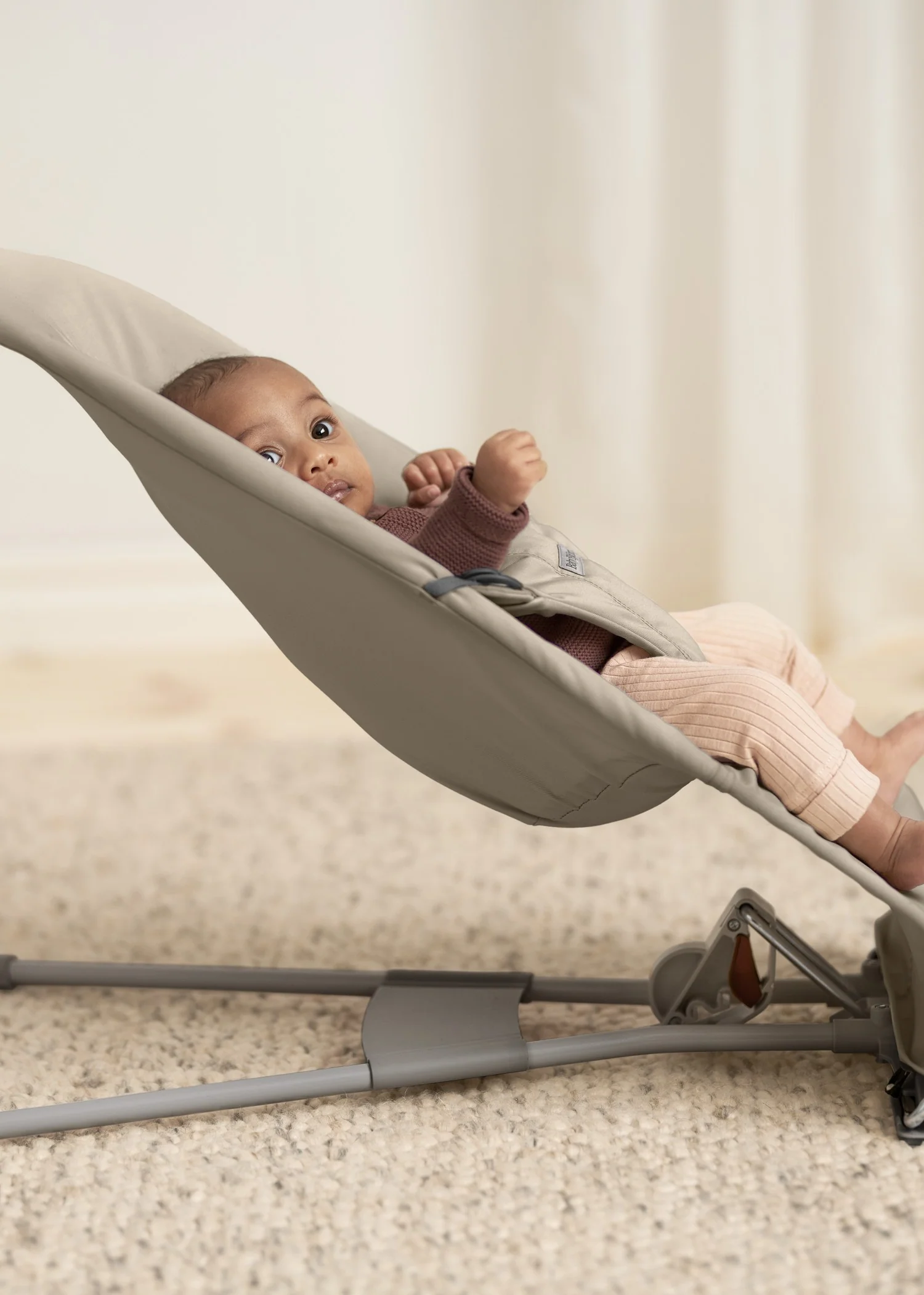 BabyBjorn Bouncer Balance Soft, Dark Gray Frame, Sand Gray TriFabric - Image 3