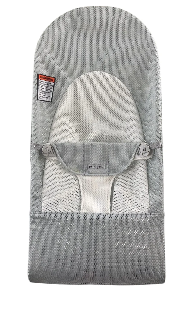 BabyBjorn Bouncer Balance Soft, Light Gray Frame, Silver White Mesh - Image 4