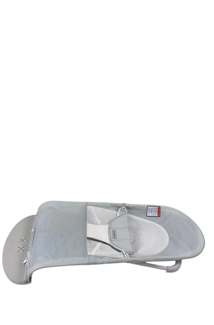 BabyBjorn Bouncer Balance Soft, Light Gray Frame, Silver White Mesh - Image 7