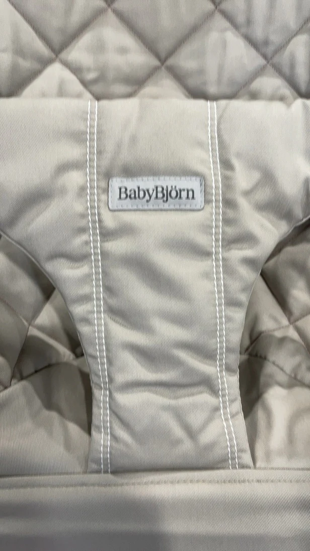BabyBjorn Bouncer Bliss, Black Frame, Sand Gray Cotton Classic Quilt - Image 2
