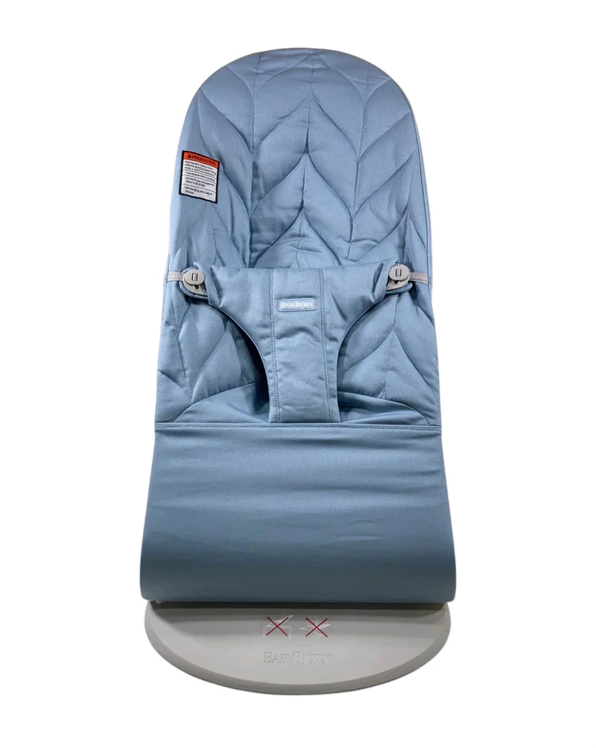 BabyBjorn Bouncer Bliss, Blue Cotton Petal Quilt, Light Gray Frame