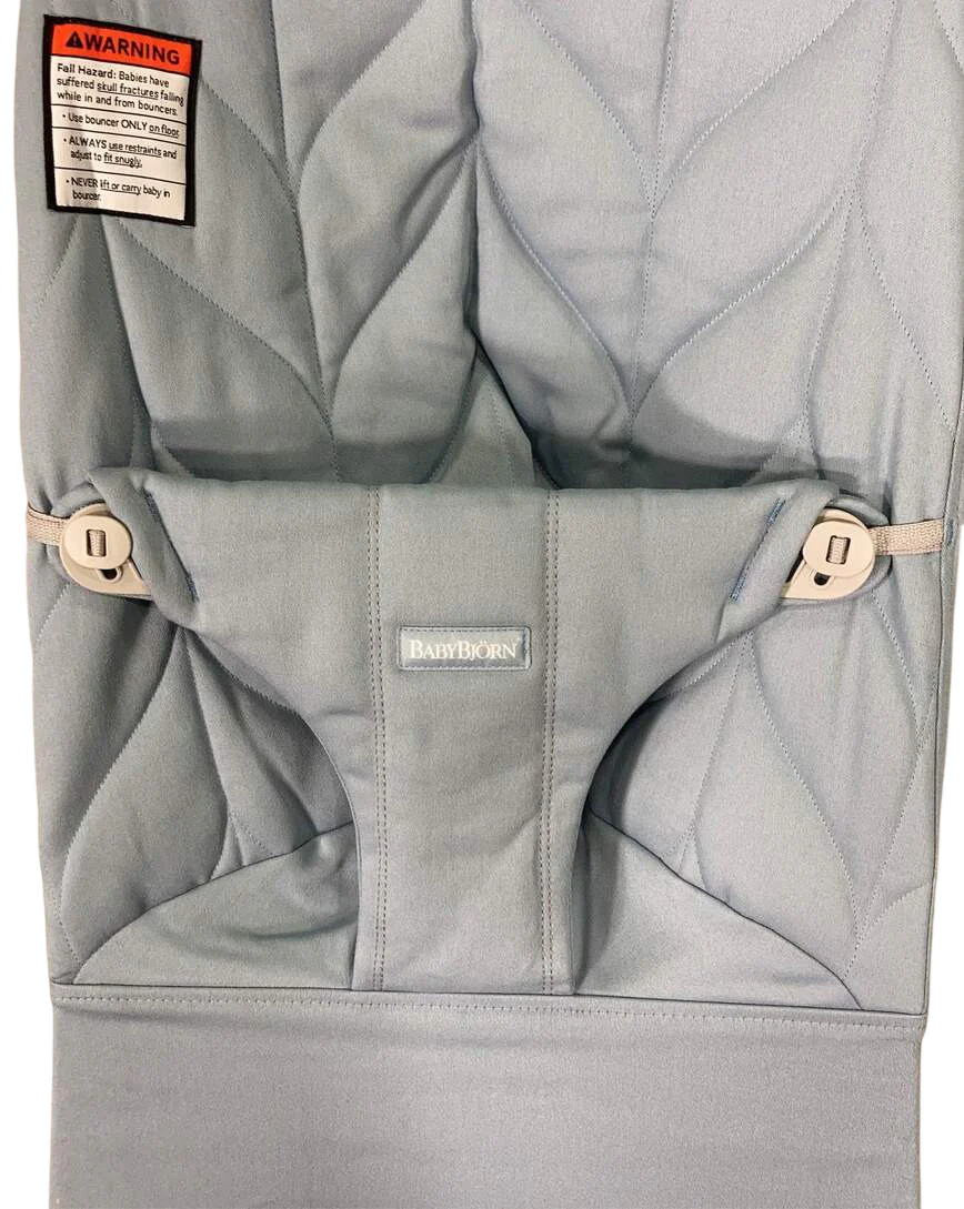 BabyBjorn Bouncer Bliss, Blue Cotton Petal Quilt, Light Gray Frame - Image 3