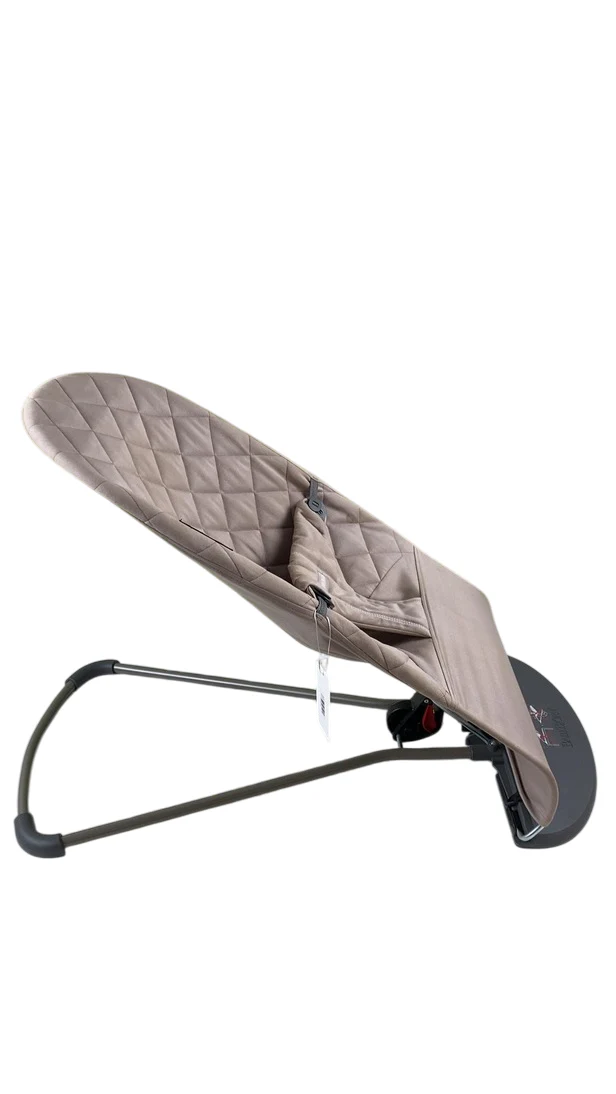 BabyBjorn Bouncer Bliss, Dark Gray Frame, Sand Gray Cotton Classic Quilt - Image 2