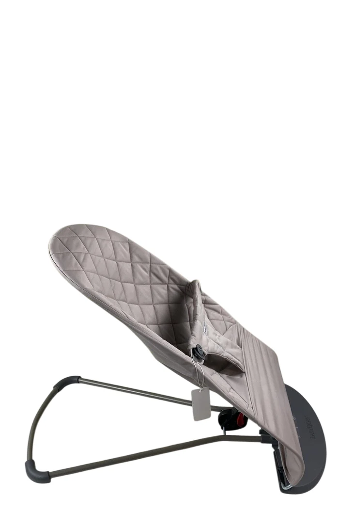 BabyBjorn Bouncer Bliss, Dark Gray Frame, Sand Gray Cotton Classic Quilt - Image 2