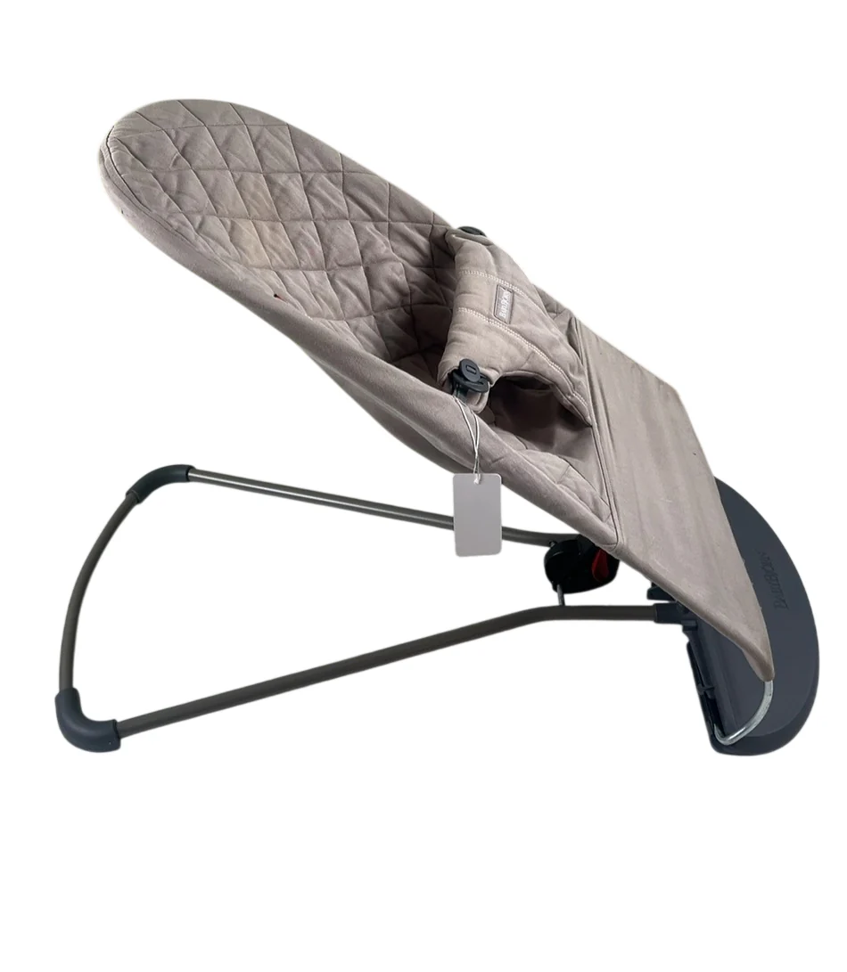 BabyBjorn Bouncer Bliss, Dark Gray Frame, Sand Gray Cotton Classic Quilt - Image 3