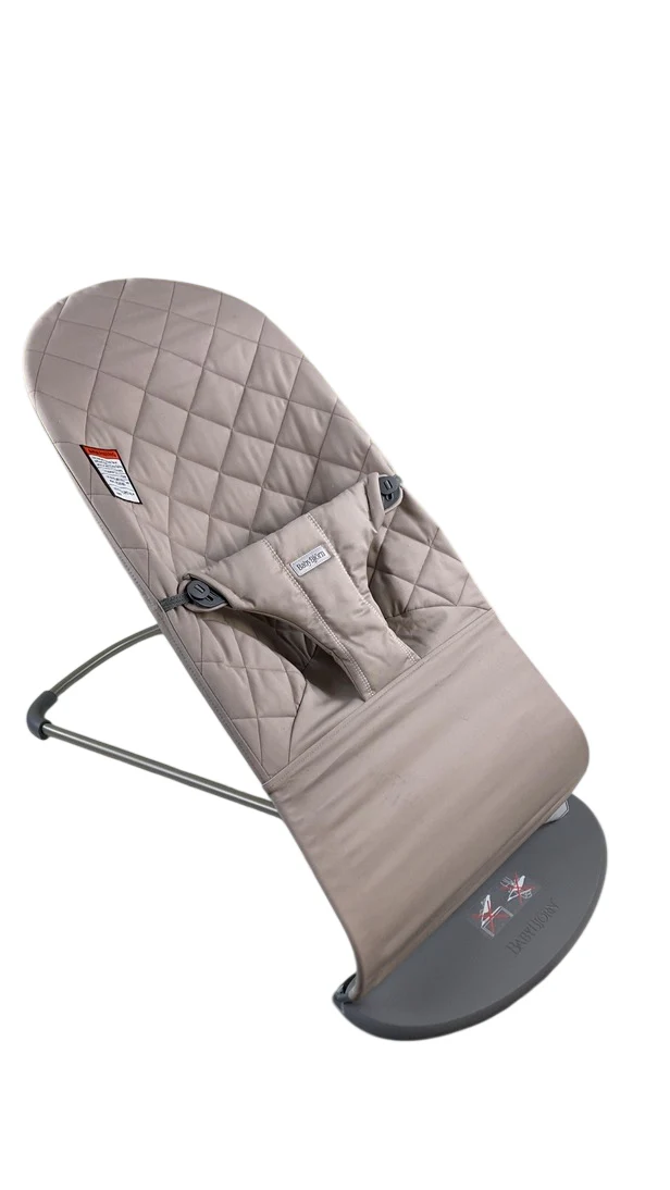 BabyBjorn Bouncer Bliss, Dark Gray Frame, Sand Gray Cotton Classic Quilt - Image 2
