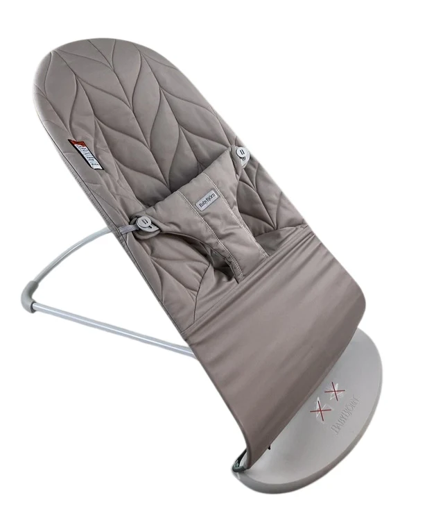 BabyBjorn Bouncer Bliss, Light Gray Frame, Sand Gray Cotton Petal Quilt - Image 2