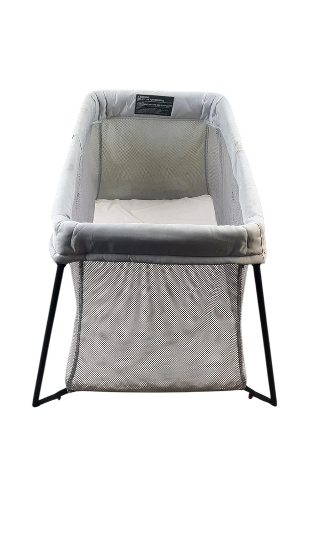 BabyBjorn Travel Crib Light Bundle with Fitted Sheet, Silver - Image 4
