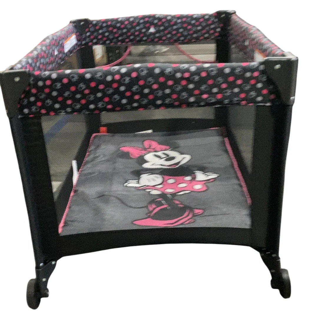 Disney Baby 3D Ultra Play Yard with Bassinet, Modern Minnie - Image 4