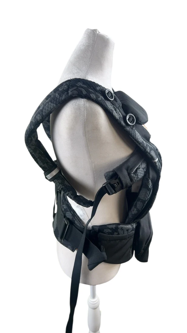 Ergobaby Omni Breeze Baby Carrier, Onyx Blooms - Image 2