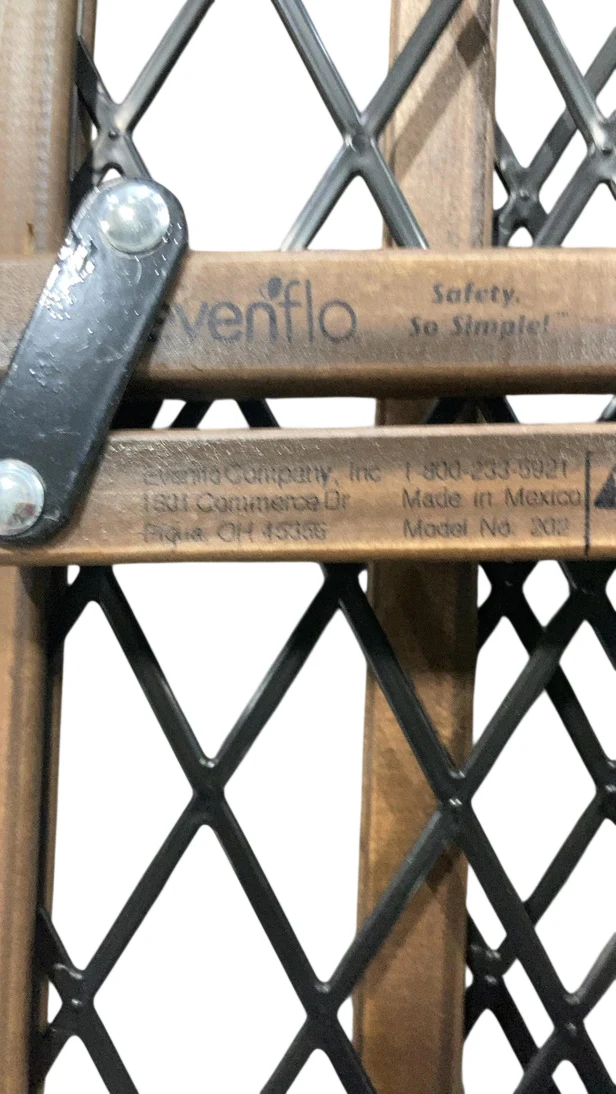 Evenflo Position & Lock Adjustable Wood Baby Gate, Farmhouse Collection - Image 4