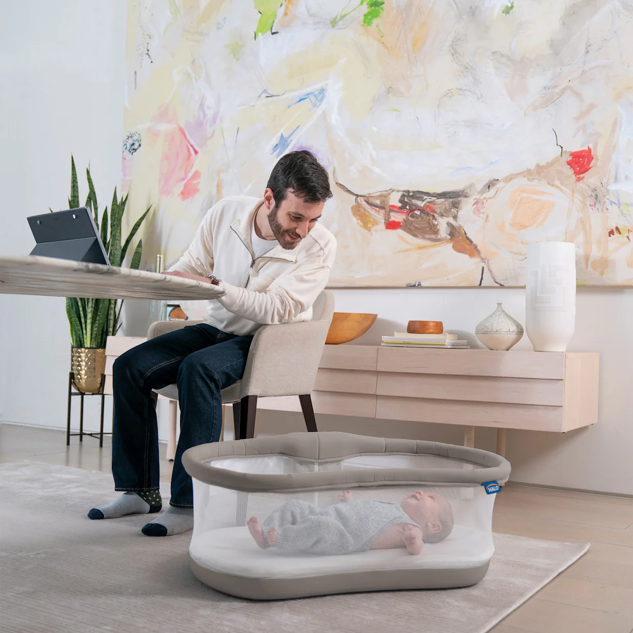 Halo Bassinest Swivel Sleeper 3.0, Warm Grey - Image 4