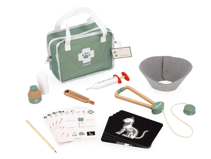 Janod Vet Suitcase, 15 piece set
