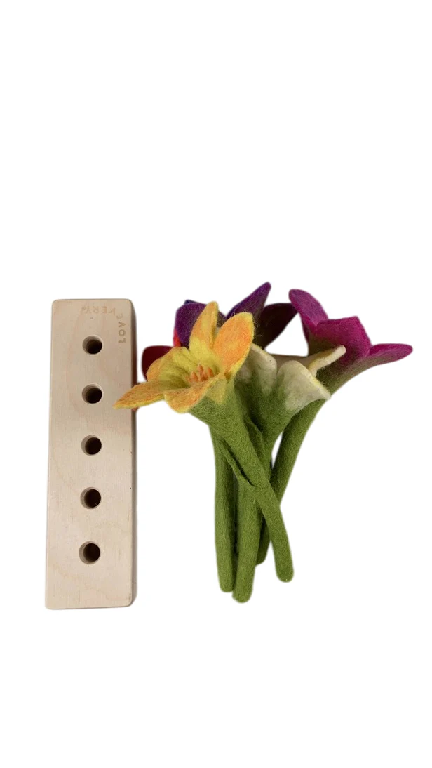 Lovevery Felt Flowers - Image 3