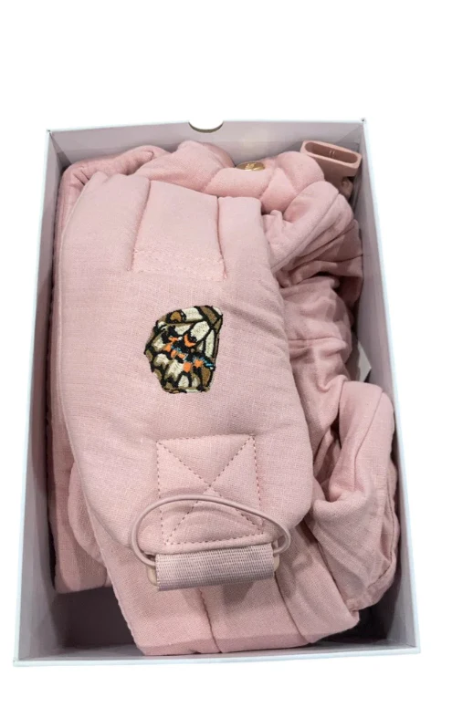 Mabē The Monarch Carrier, Milkweed