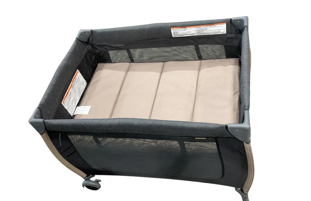 Monbebe Play Yard with Full-Size Rocking Bassinet, Castle Point - Image 4