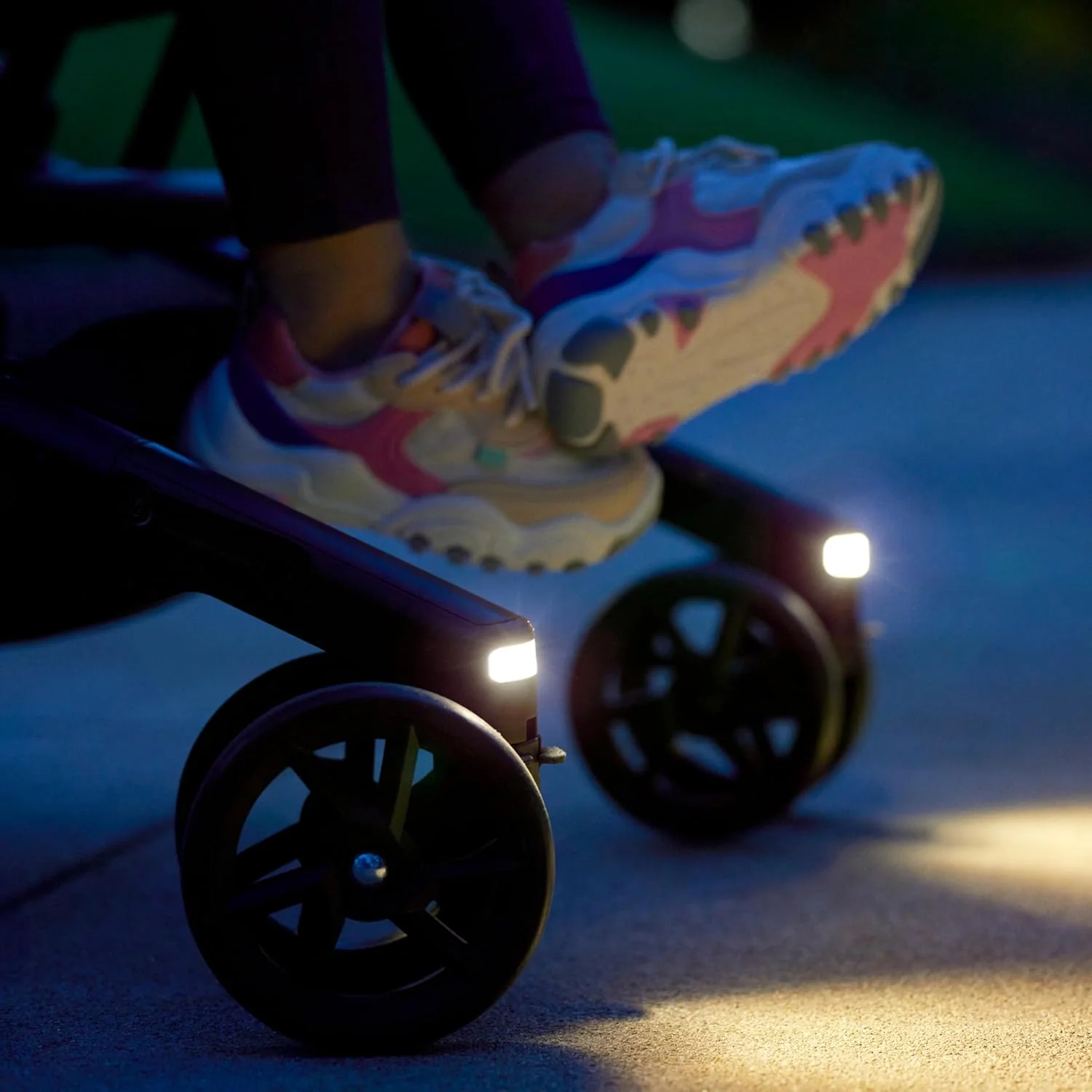 Munchkin Night Owl Stroller, 2024, Black - Image 4