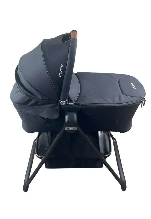 Nuna SWIV & TRIV Series Bassinet + Stand, Caviar - Image 2