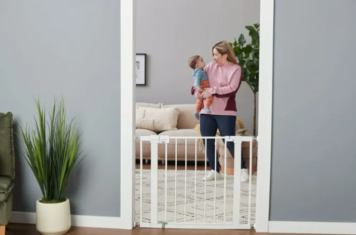 Safety 1st Easy Install Walk-Thru Gate, White - Image 2
