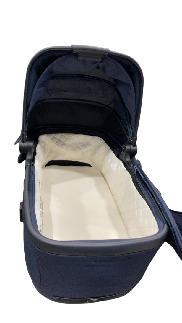 Silver Cross Reef First Bed Folding Bassinet, Neptune - Image 2