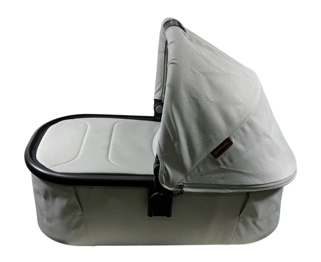 UPPAbaby Bassinet V3, Savannah (Pearl Gray Jacquard) - Image 2