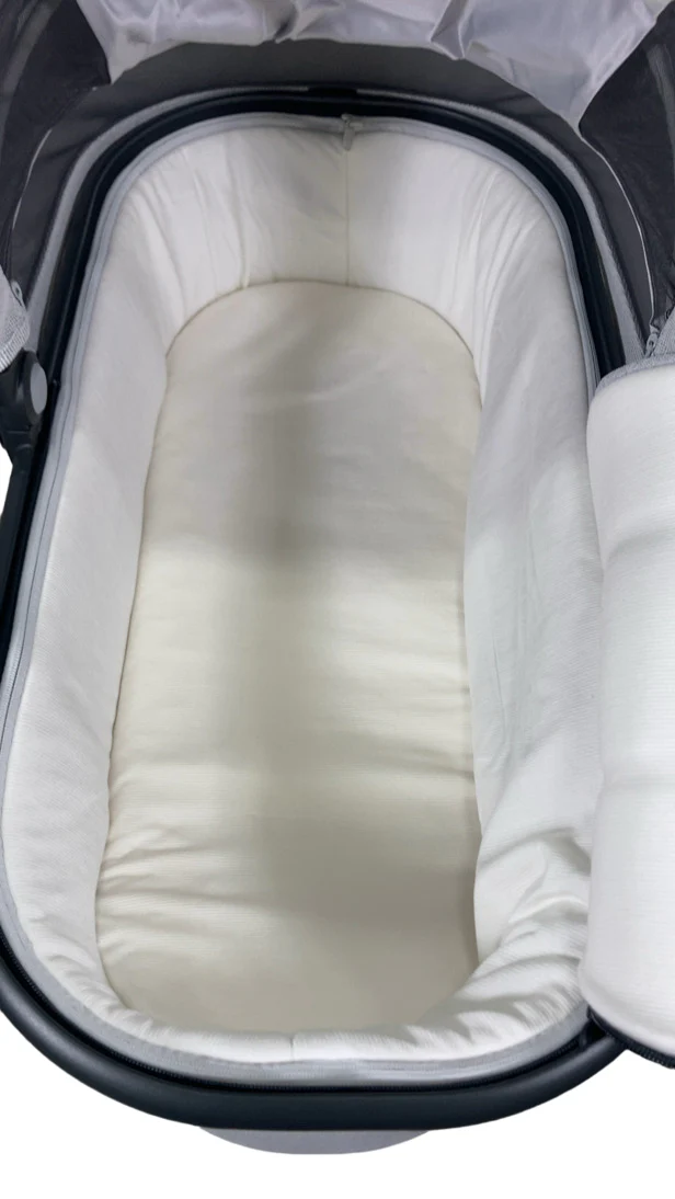UPPAbaby V2 Bassinet, Anthony (White & Grey Chenille) - Image 4