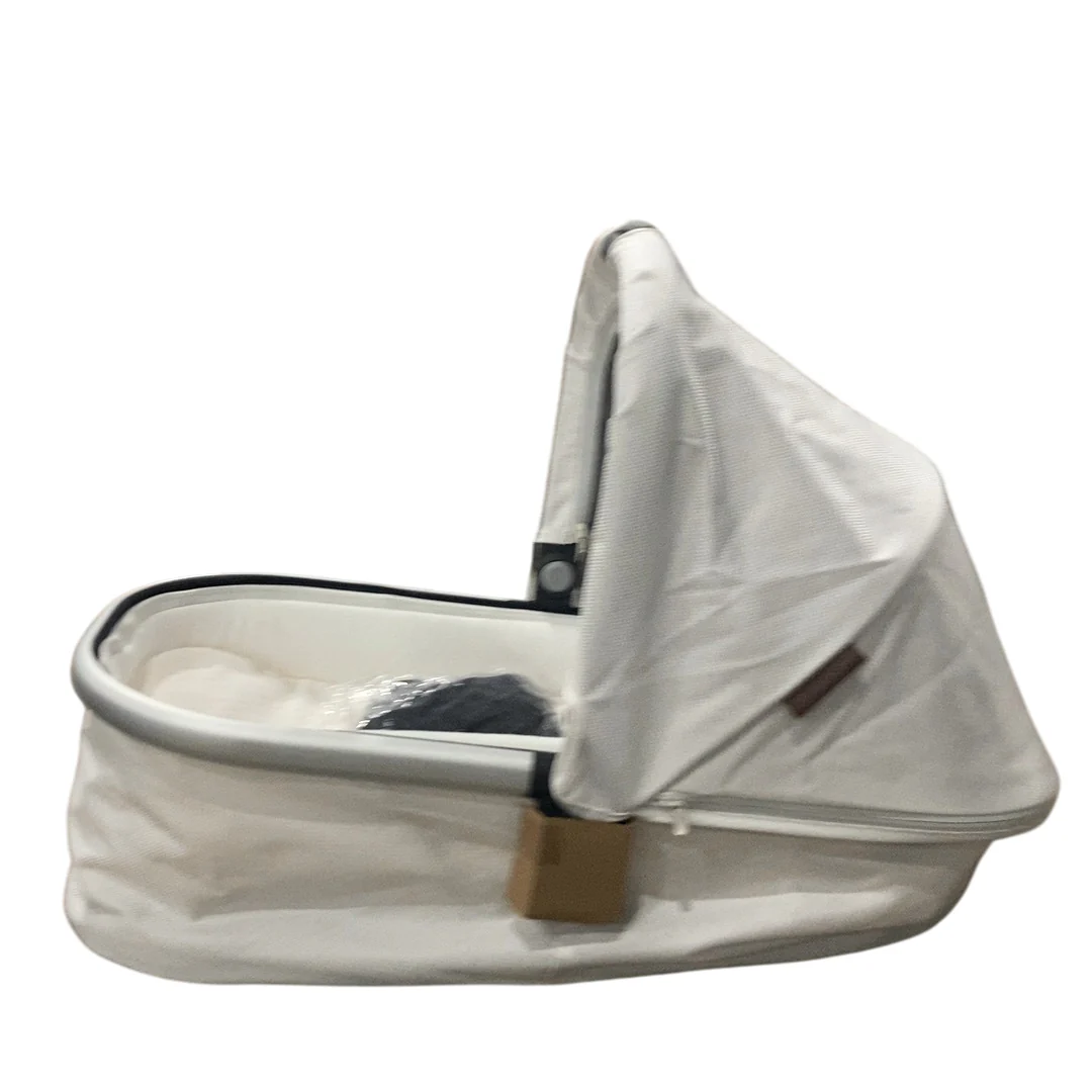 UPPAbaby V2 Bassinet, William (Chambray Oxford/Silver)